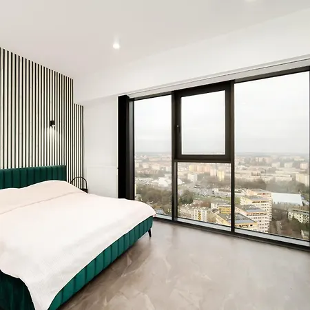 Hanza Tower No 2210 - 22nd Floor, Swimming Pool, Jacuzzi, Panorama View Apartment *