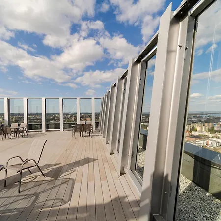 Διαμέρισμα Ans Hanza Tower - 22nd Floor With View, Swimming Pool, Sauna, Jacuzzi, Viewing Terrace *