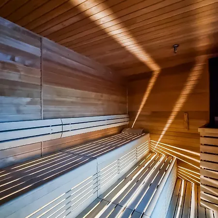 Ans Hanza Tower - 22nd Floor With View, Swimming Pool, Sauna, Jacuzzi, Viewing Terrace